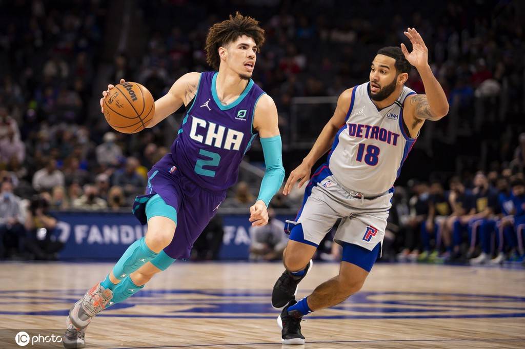 开云体育-夏洛特黄蜂内部会议纪要流出:今晨战术微调,NBA季后赛使命明确,控场能力受关注的简单介绍